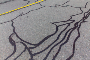 4 Keys to a Successful Atlanta Asphalt Crack Sealing Job 
